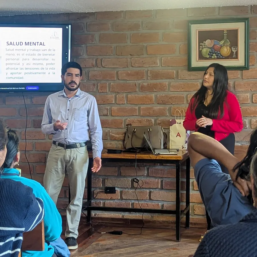 Taller de salud mental impartido por el equipo de KALMS